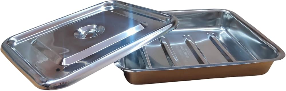 instruments tray2 Durable stainless steel instrument tray with cover, 8 × 6 inch size. Ideal for holding surgical instruments and dressings in hospitals, clinics, and laboratories.