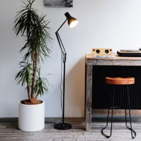 Medical Angle Poise Lamp – Adjustable Examination Light for Clinics, Hospitals & Laboratories